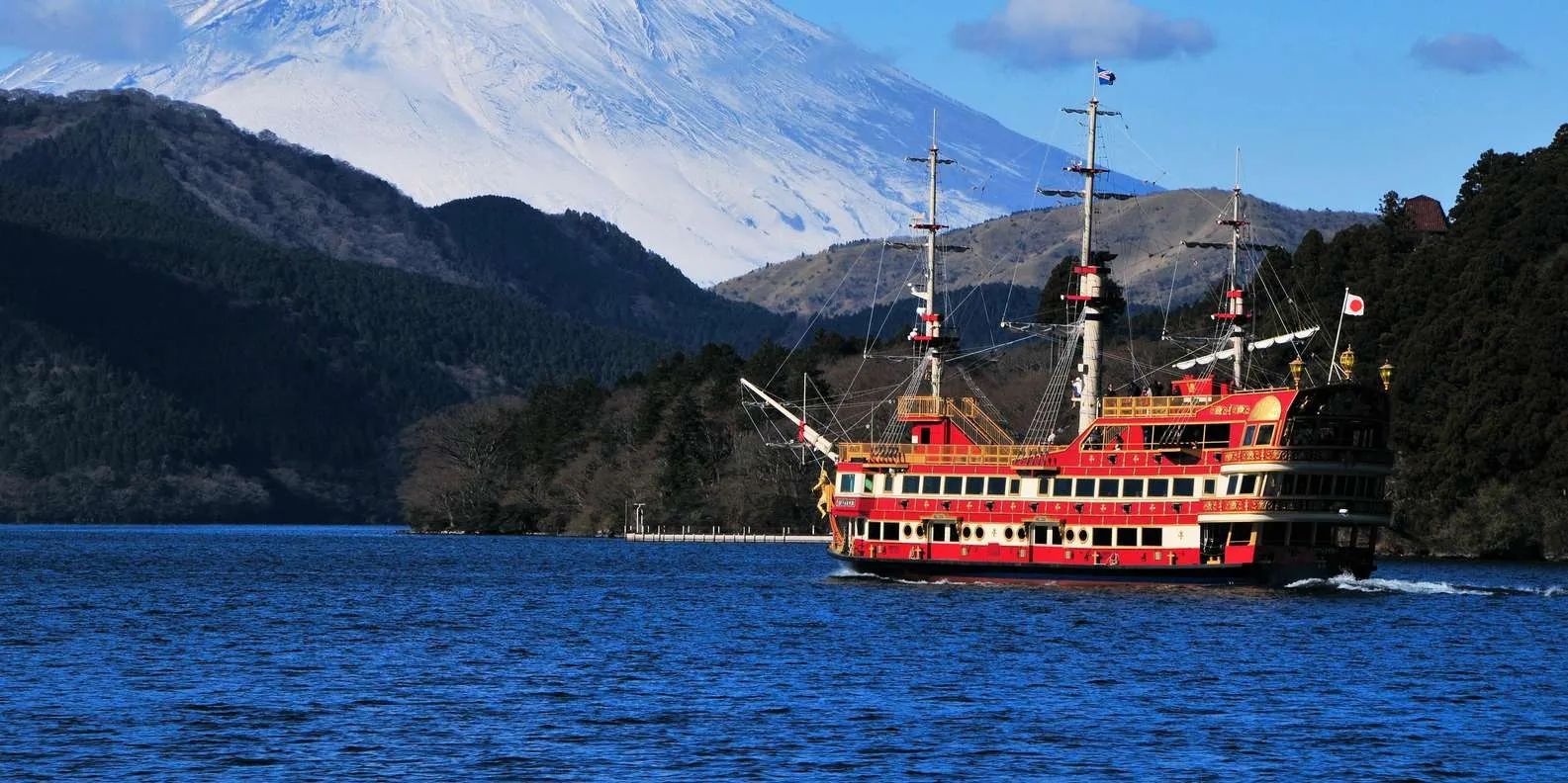 Sightseeing ship crossing Lake Ashi