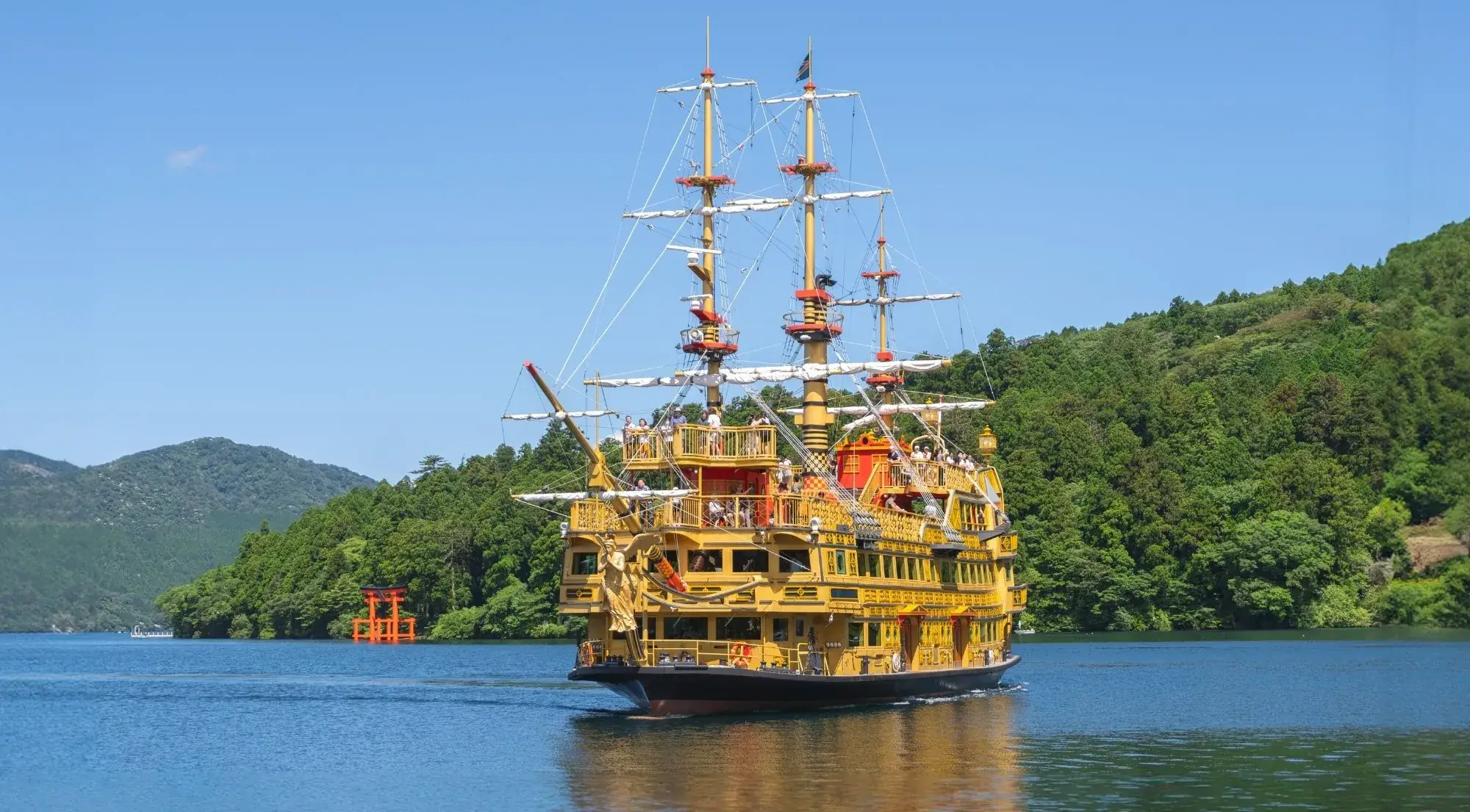 Sightseeing ship on Lake Ashi